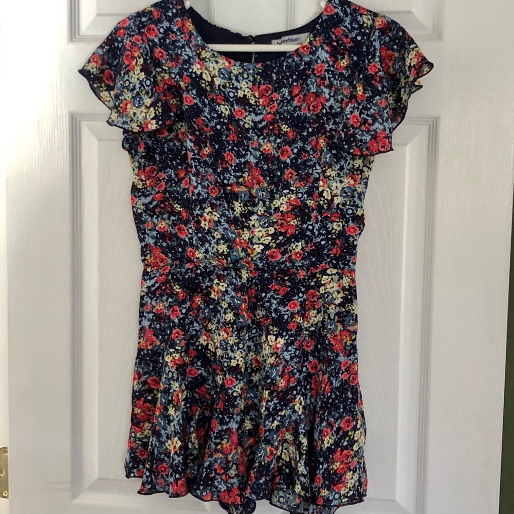 Ruffled sleeve and shirt romper